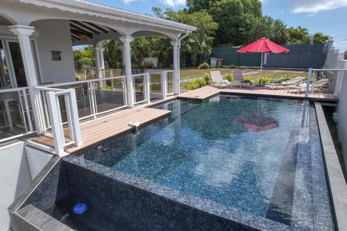 39.Location villa piscine le moule guadeloupe_Piscine